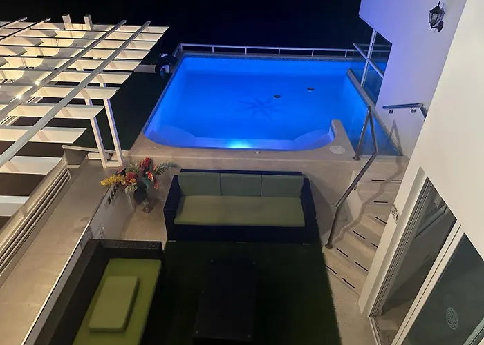 Private With Pool 10 Min From *